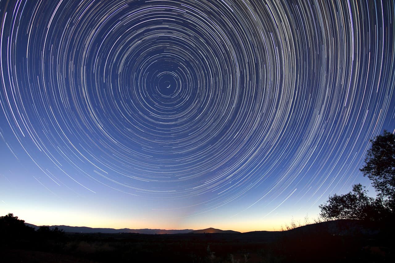 use a telescope to capture image of star trailing